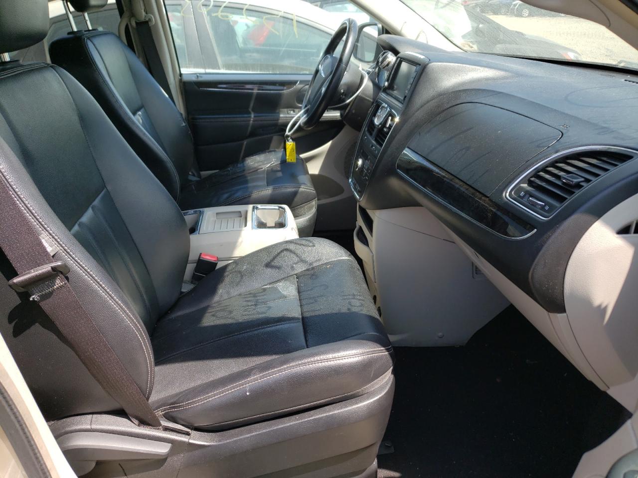 Photo 5 from auction – 2013 CHRYSLER TOWN & COU with VIN 2C4RC1BGXDR705723