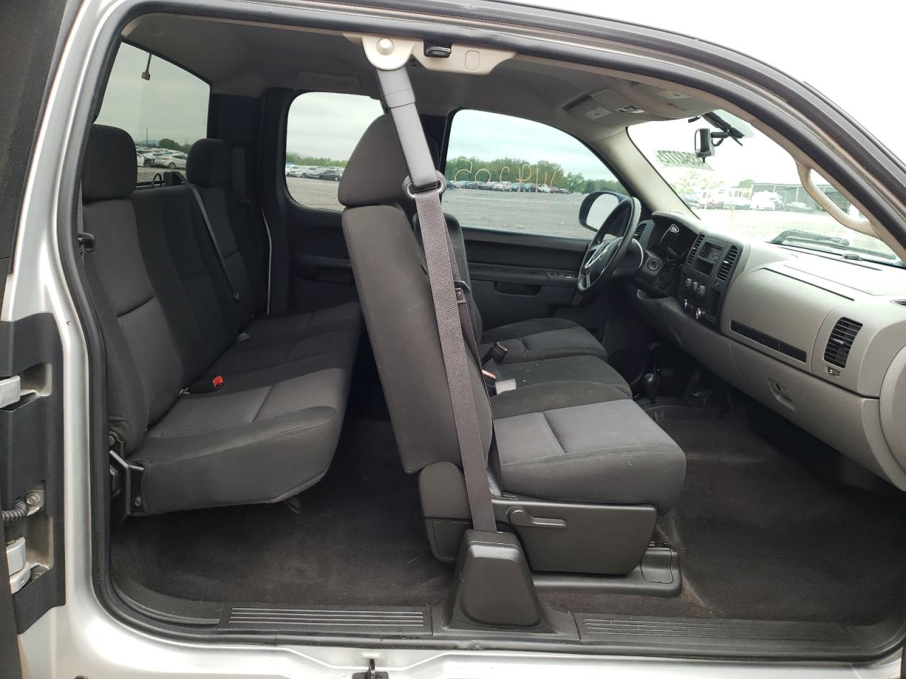 Photo 6 from auction – 2011 CHEVROLET SILVERADO with VIN 1GCRKREA1BZ205543