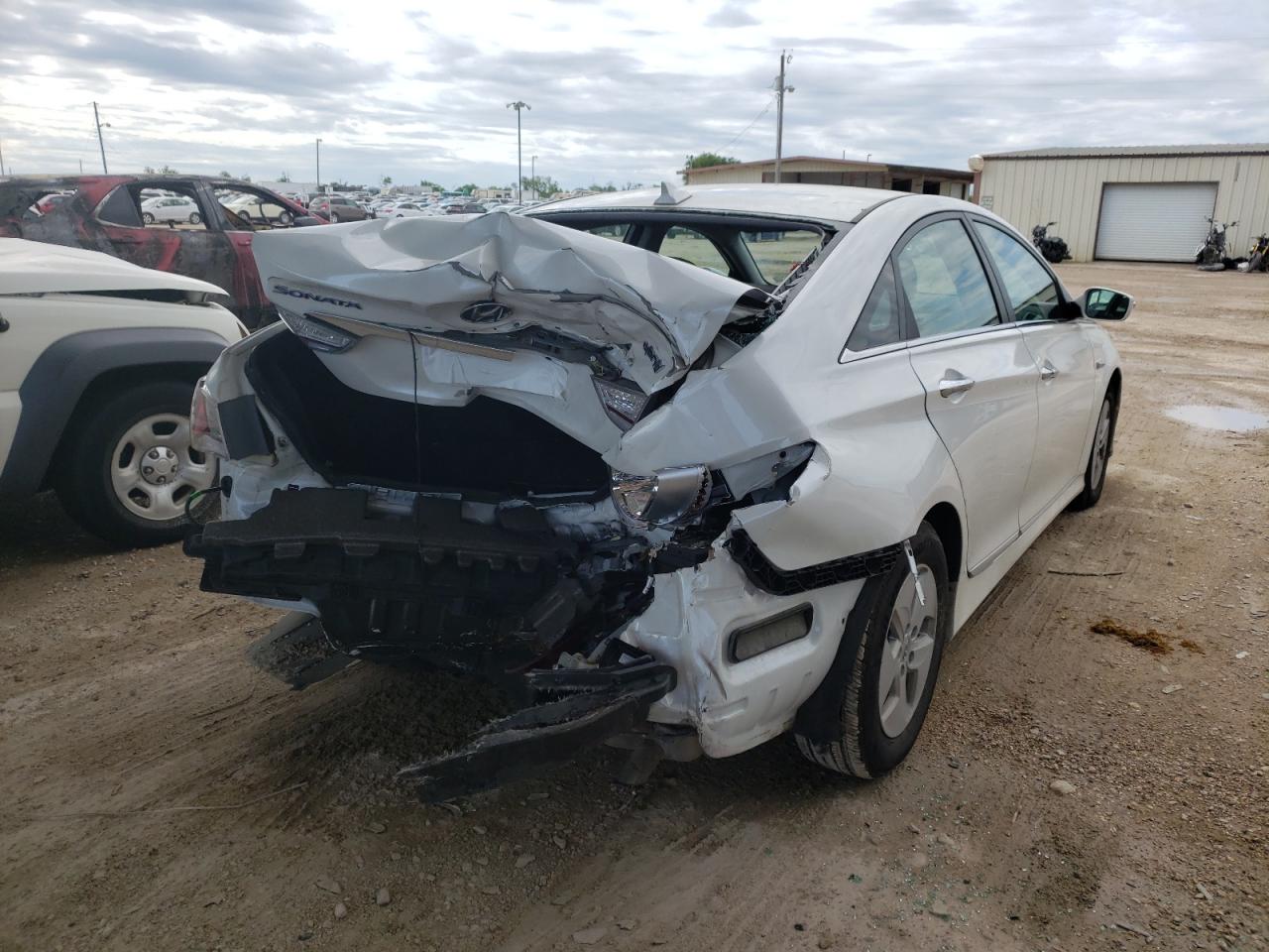 Photo 4 from auction – 2012 HYUNDAI SONATA HYB with VIN KMHEC4A49CA059919