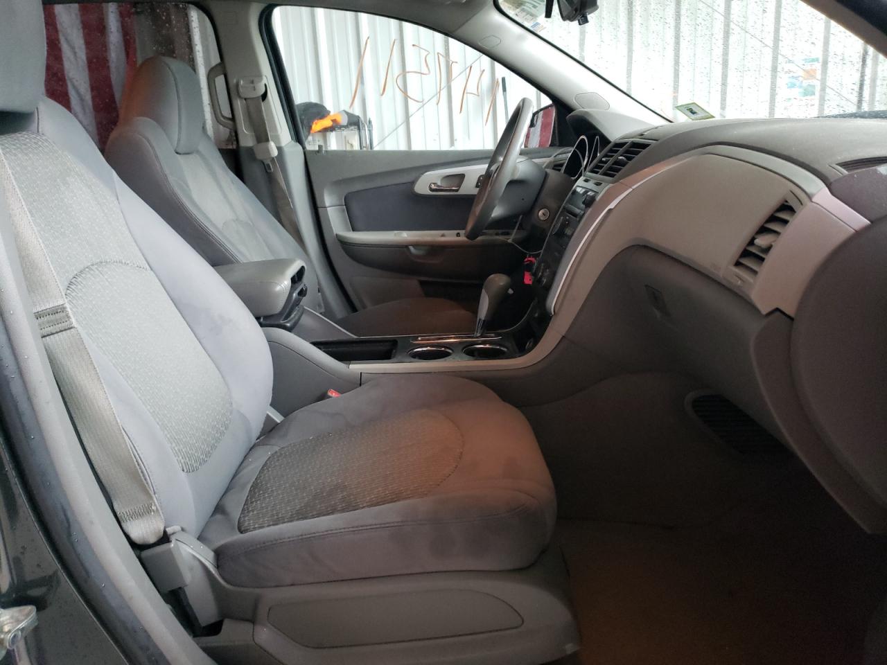 Photo 5 from auction – 2011 CHEVROLET TRAVERSE L with VIN 1GNKVEED5BJ331406