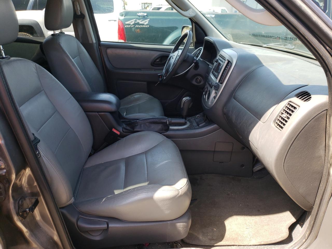 Photo 5 from auction – 2005 FORD ESCAPE HEV with VIN 1FMCU96H15KD30126