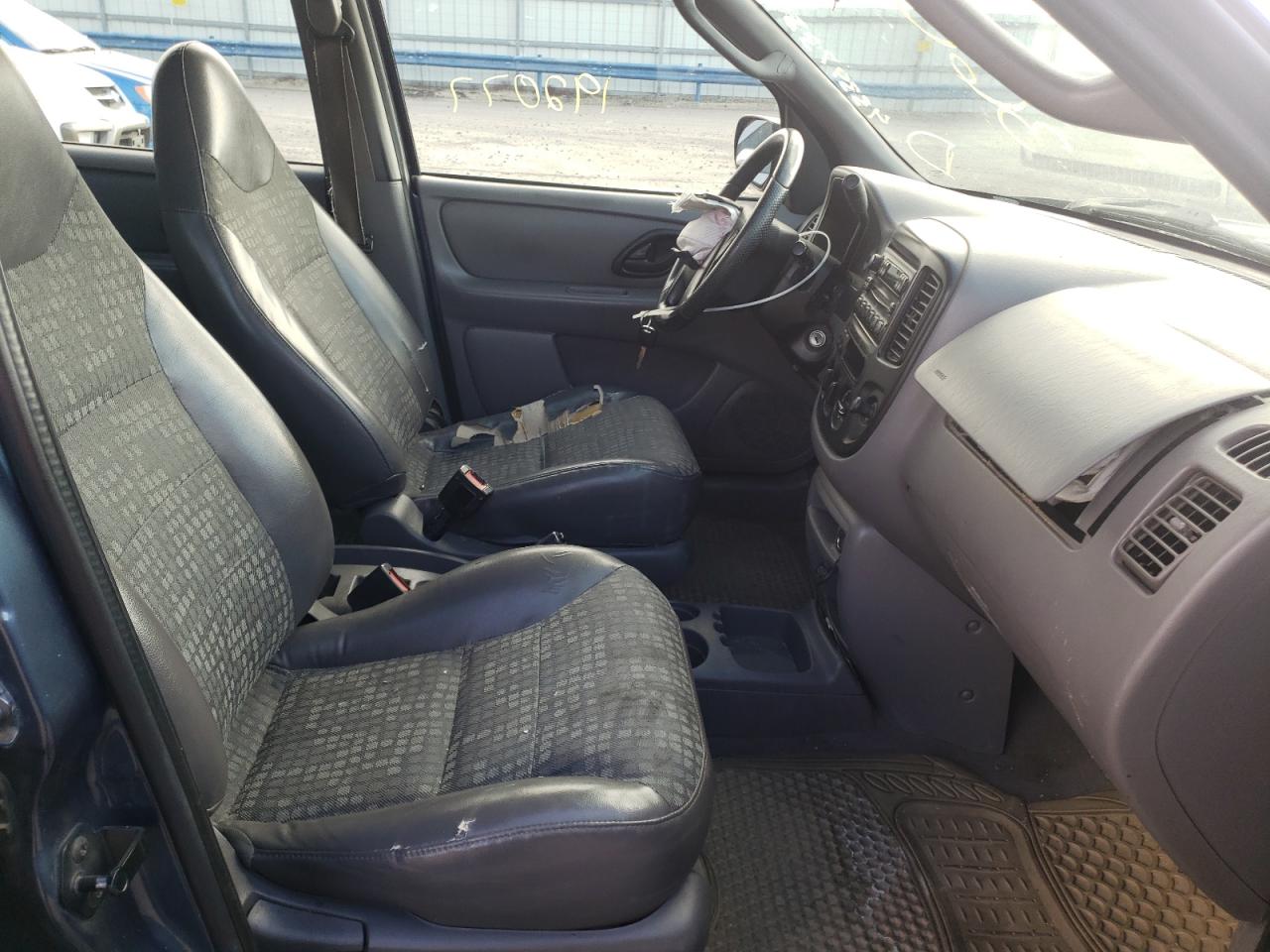 Photo 5 from auction – 2001 FORD ESCAPE XLS with VIN 1FMYU02111KA16478