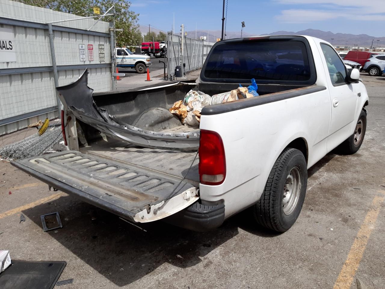 Photo 4 from auction – 2003 FORD F150 with VIN 1FTRF17283NB13107