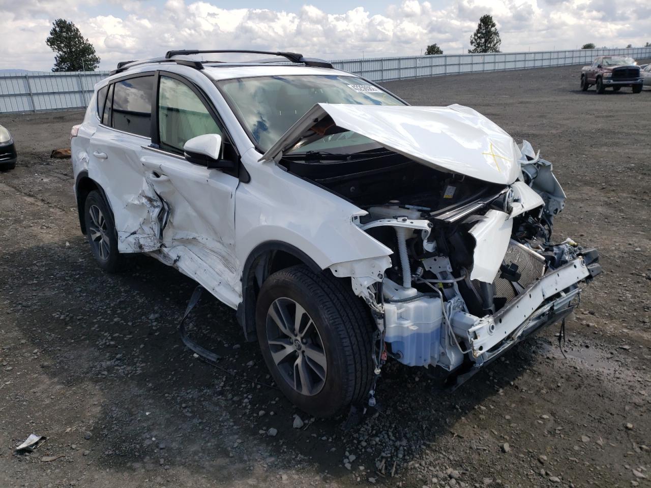 Photo 1 from auction – 2016 TOYOTA RAV4 XLE with VIN JTMRFREV5GJ096047