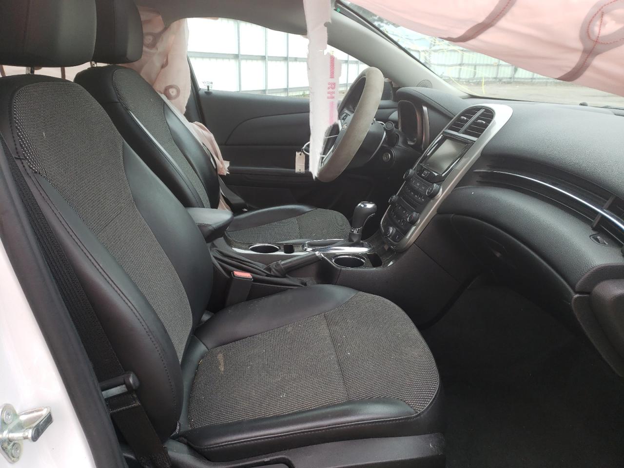 Photo 5 from auction – 2015 CHEVROLET MALIBU 1LT with VIN 1G11C5SL0FF211441