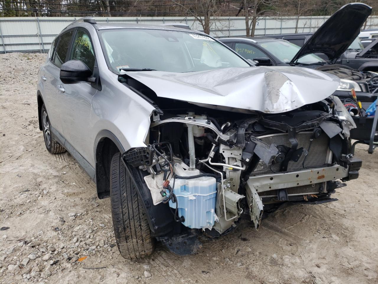 Photo 1 from auction – 2017 TOYOTA RAV4 LE with VIN 2T3BFREV2HW611395