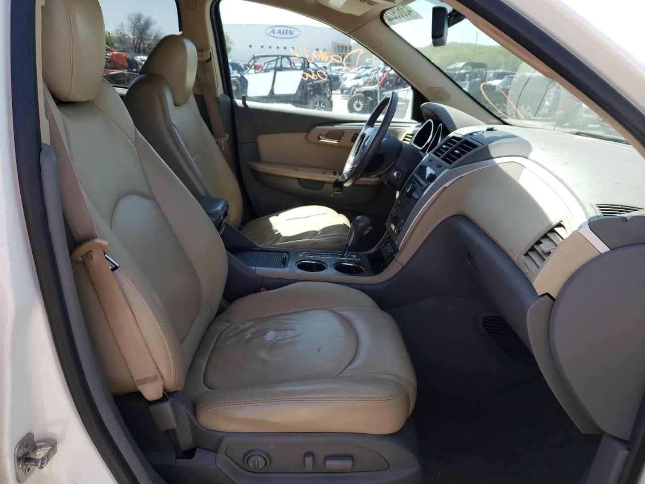 Photo 5 from auction – 2010 CHEVROLET TRAVERSE L with VIN 1GNLRGEDXAJ208350