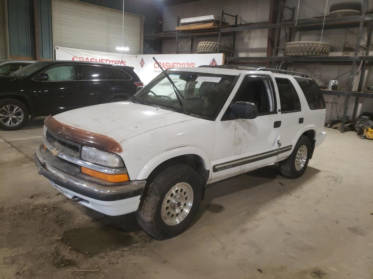 Photo 2 from auction – 2000 CHEVROLET BLAZER with VIN 1GNDT13W1Y2328498