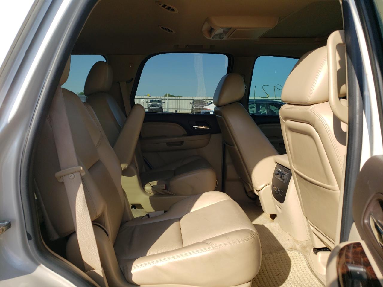 Photo 6 from auction – 2011 GMC YUKON DENA with VIN 1GKS1EEF7BR198868