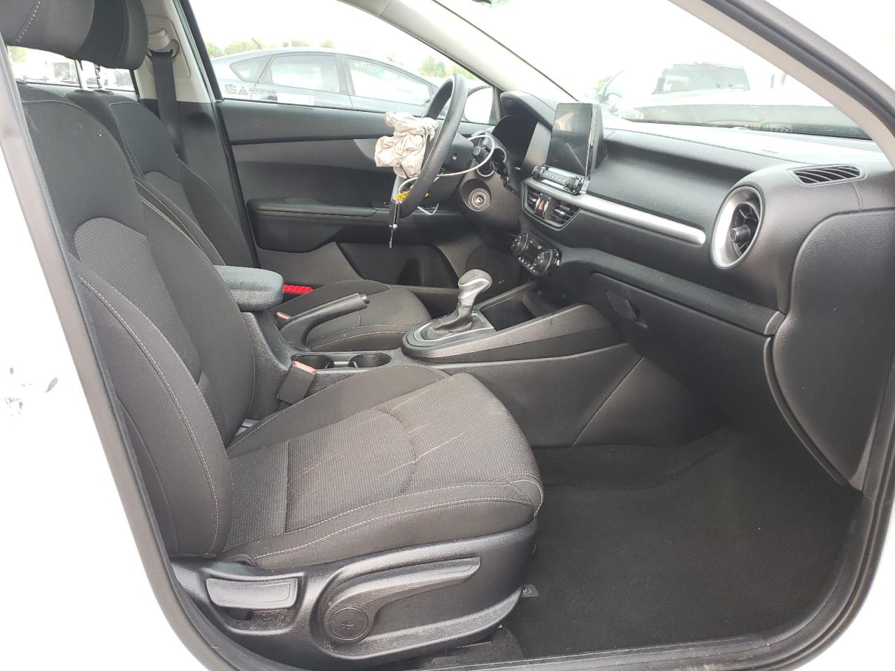 Photo 15 from auction – 2019 KIA FORTE FE with VIN 3KPF24AD5KE104667