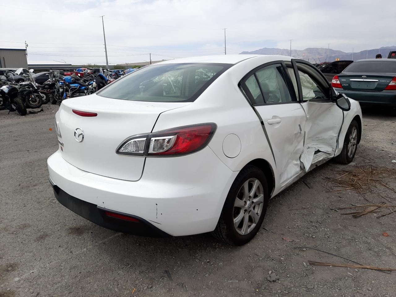 Photo 4 from auction – 2011 MAZDA 3 I with VIN JM1BL1VGXB1451462
