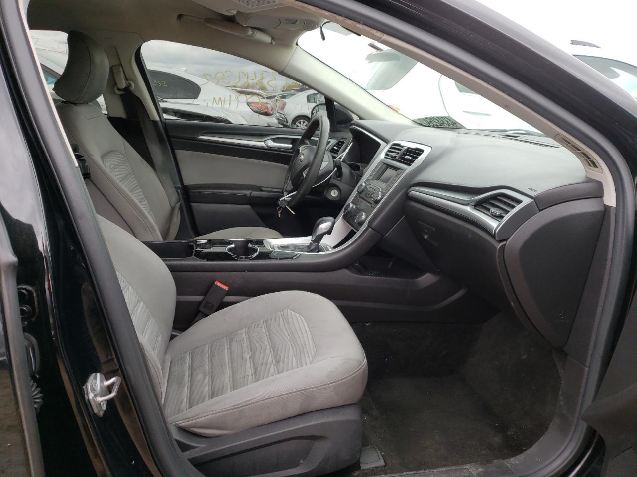 Photo 5 from auction – 2016 FORD FUSION S with VIN 3FA6P0G79GR255805