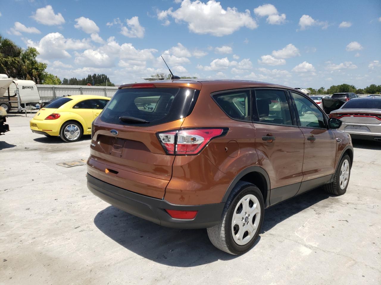 Photo 4 from auction – 2017 FORD ESCAPE S with VIN 1FMCU0F72HUE86476
