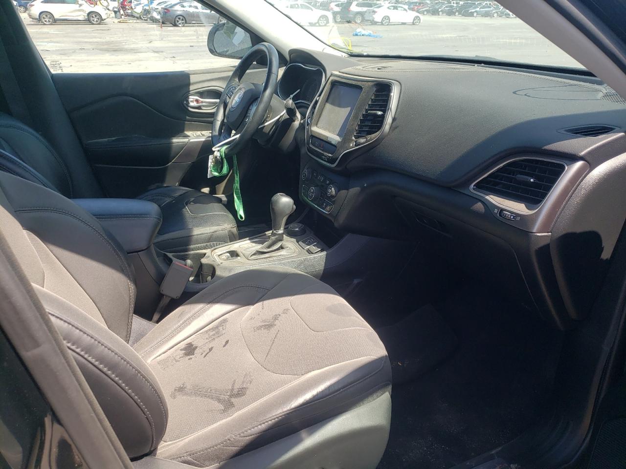 Photo 19 from auction – 2019 JEEP CHEROKEE L with VIN 1C4PJMDX5KD294856