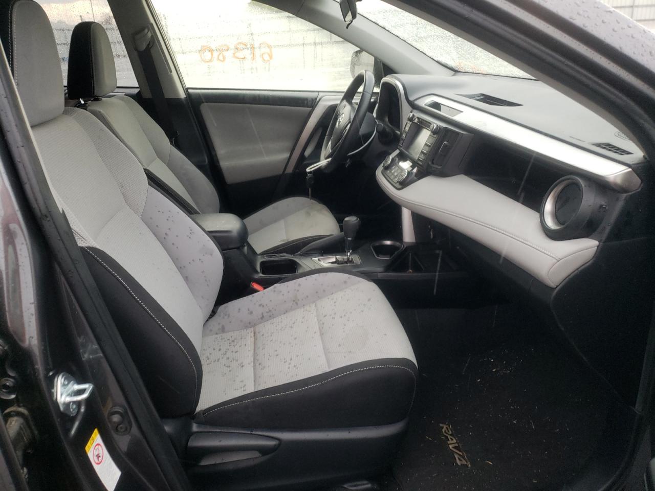 Photo 5 from auction – 2017 TOYOTA RAV4 XLE with VIN JTMWFREV1HJ703422