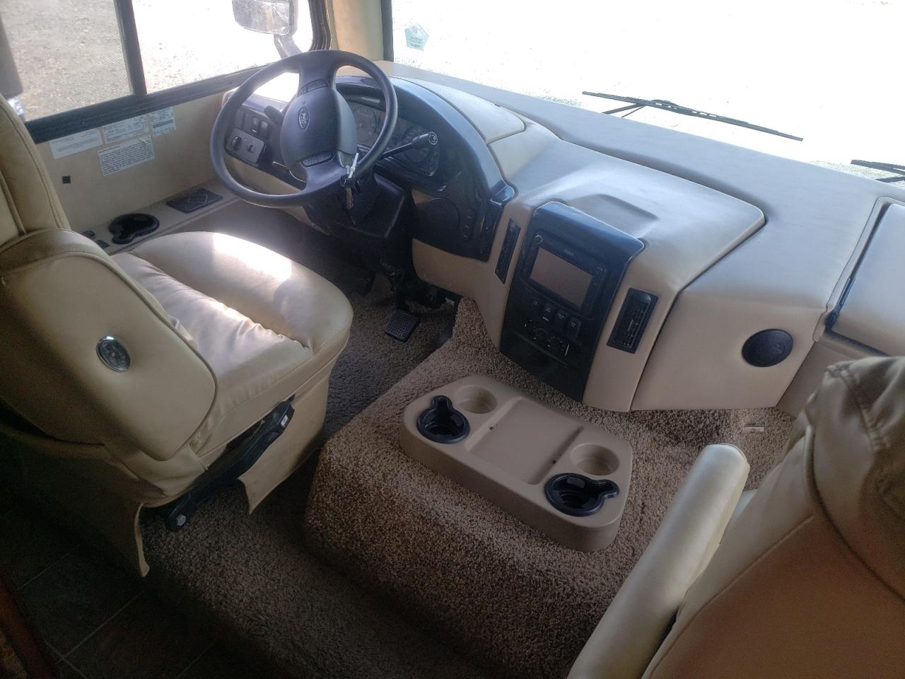 Photo 5 from auction – 2012 THOR HURRICANE with VIN 1F65F5DY2B0A10648