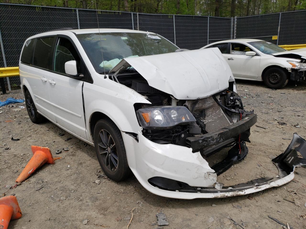 DODGE GRAND CARA 2017 with VIN 2C4RDGEG7HR624941 - Photo from auction