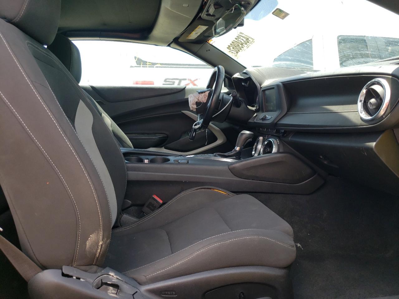 Photo 5 from auction – 2018 CHEVROLET CAMARO LT with VIN 1G1FB3DS1J0148959