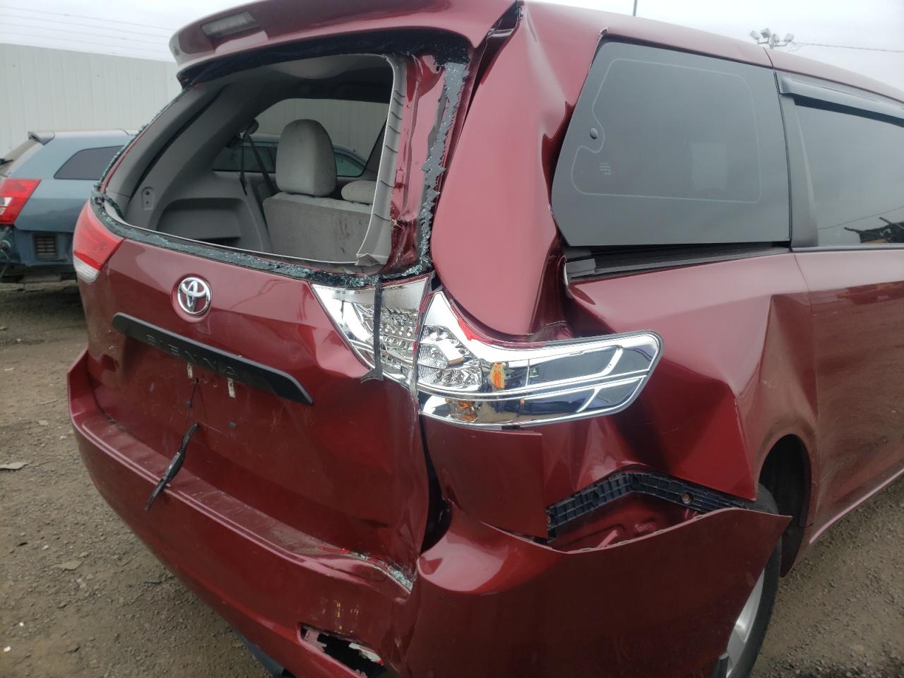 Photo 9 from auction – 2012 TOYOTA SIENNA BAS with VIN 5TDKA3DC2CS016021