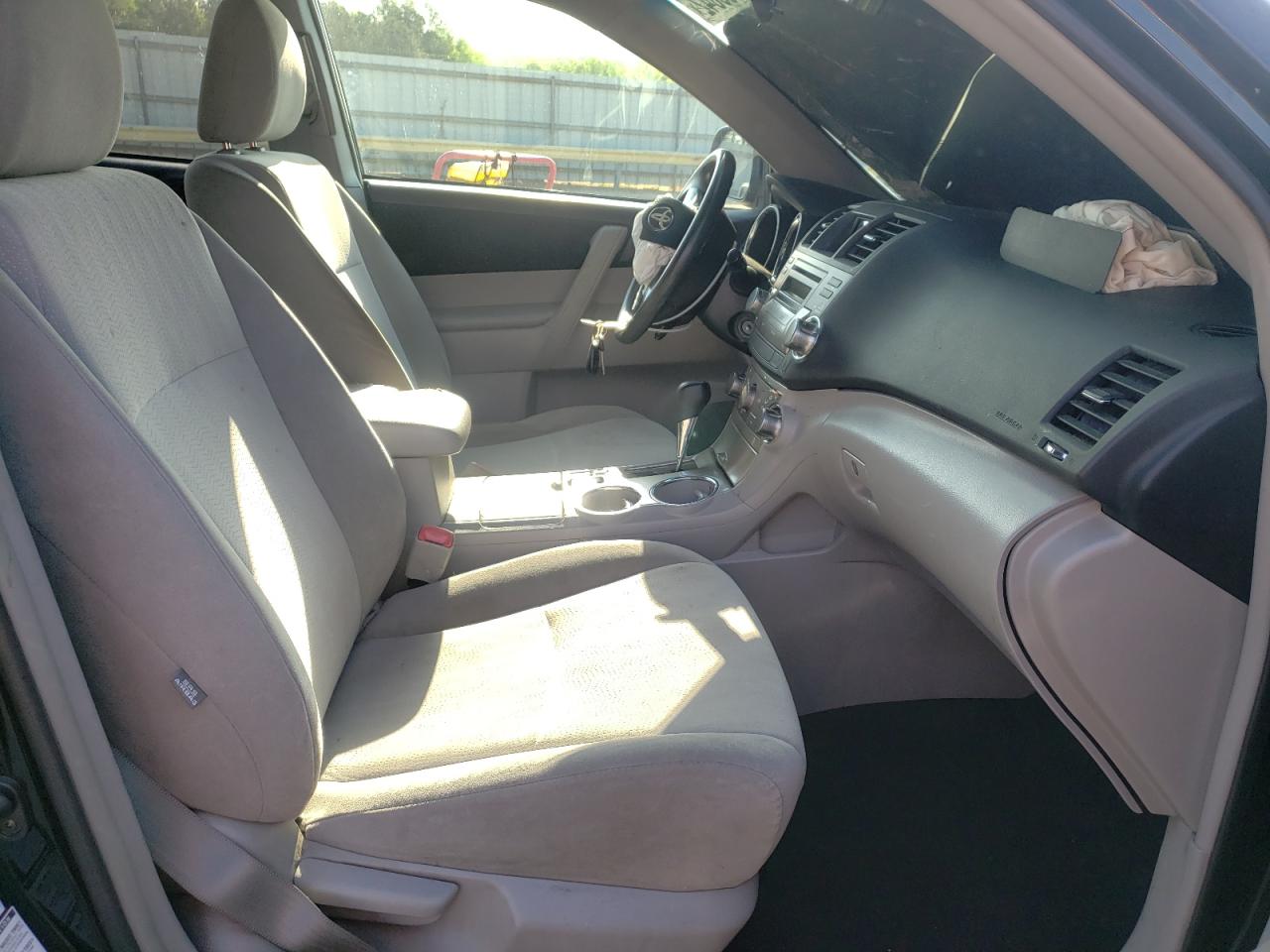 Photo 5 from auction – 2012 TOYOTA HIGHLANDER with VIN 5TDBK3EH9CS130511