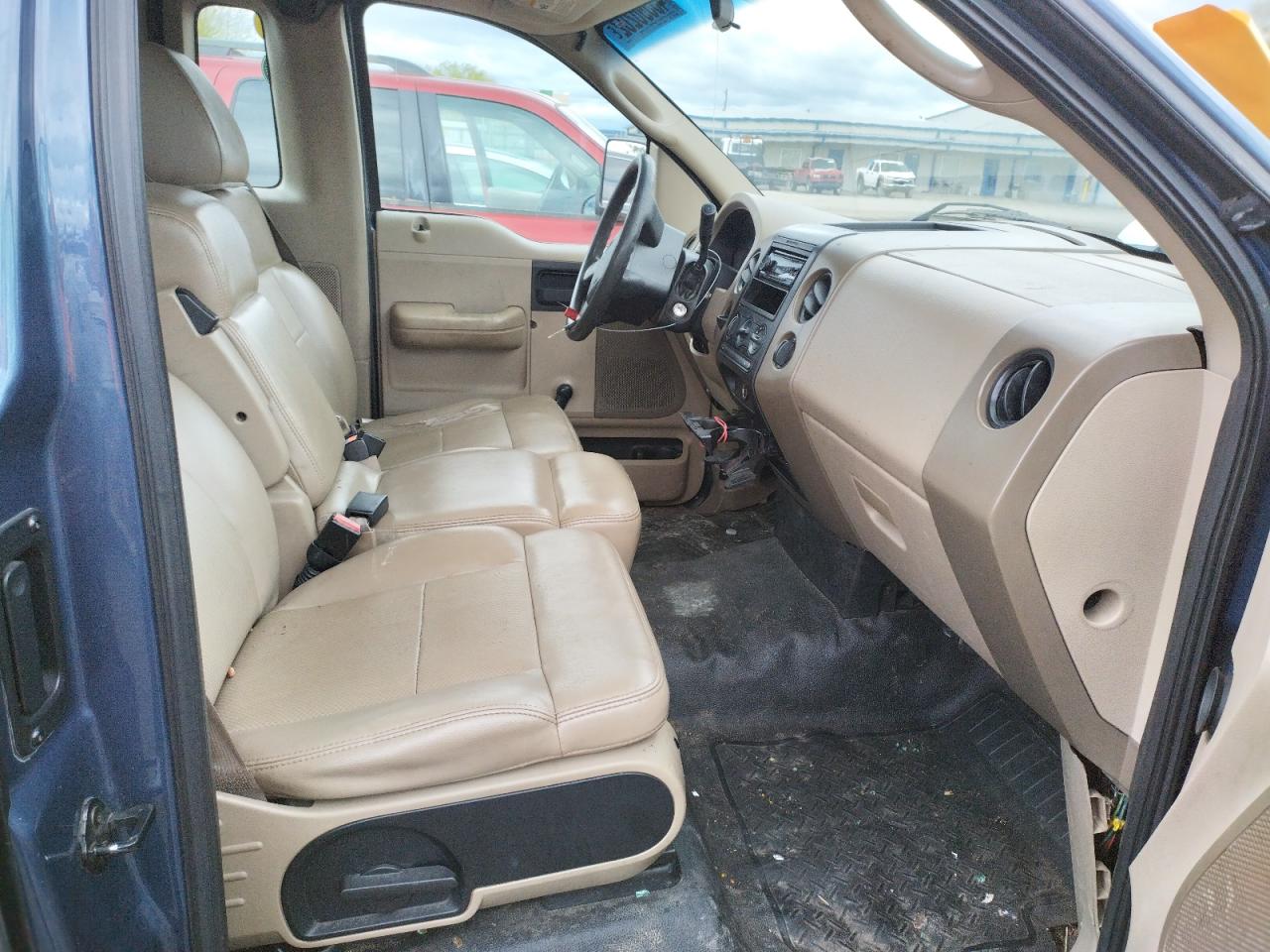 Photo 5 from auction – 2005 FORD F150 with VIN 1FTRF12295NB83337