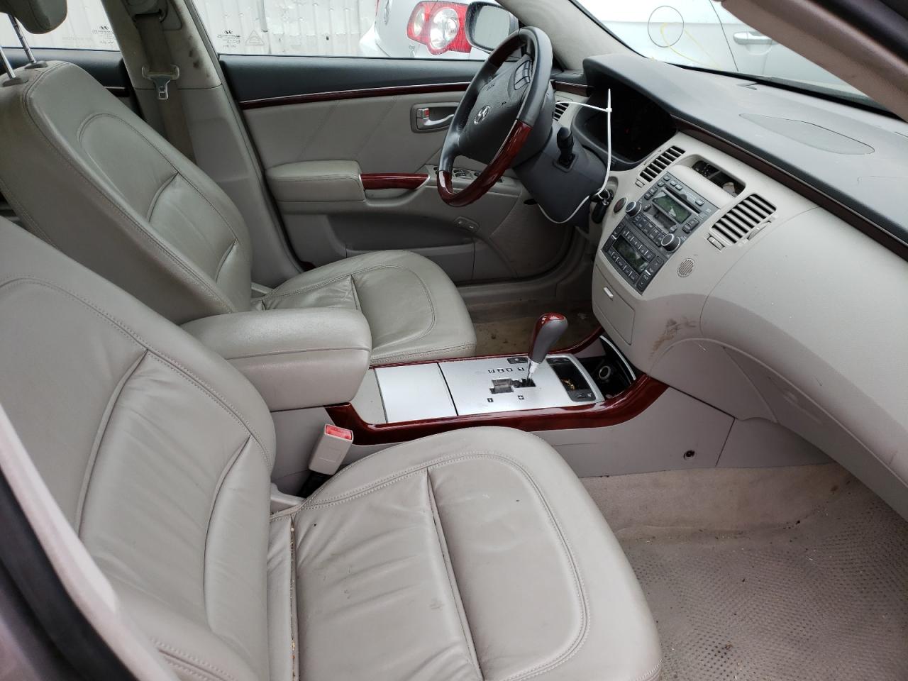 Photo 5 from auction – 2006 HYUNDAI AZERA SE with VIN KMHFC46F96A131558