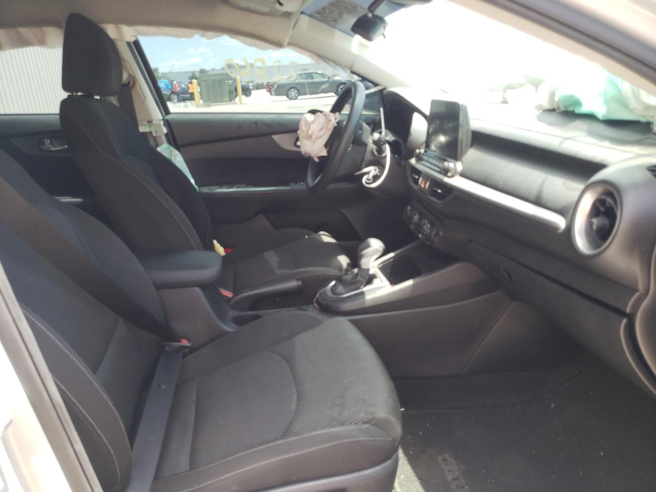 Photo 5 from auction – 2021 KIA FORTE FE with VIN 3KPF24AD8ME359767