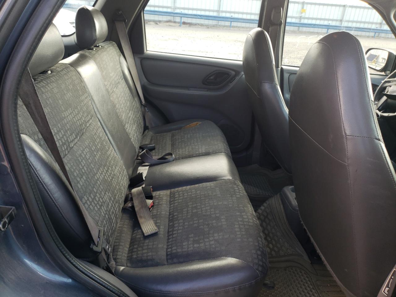 Photo 6 from auction – 2001 FORD ESCAPE XLS with VIN 1FMYU02111KA16478