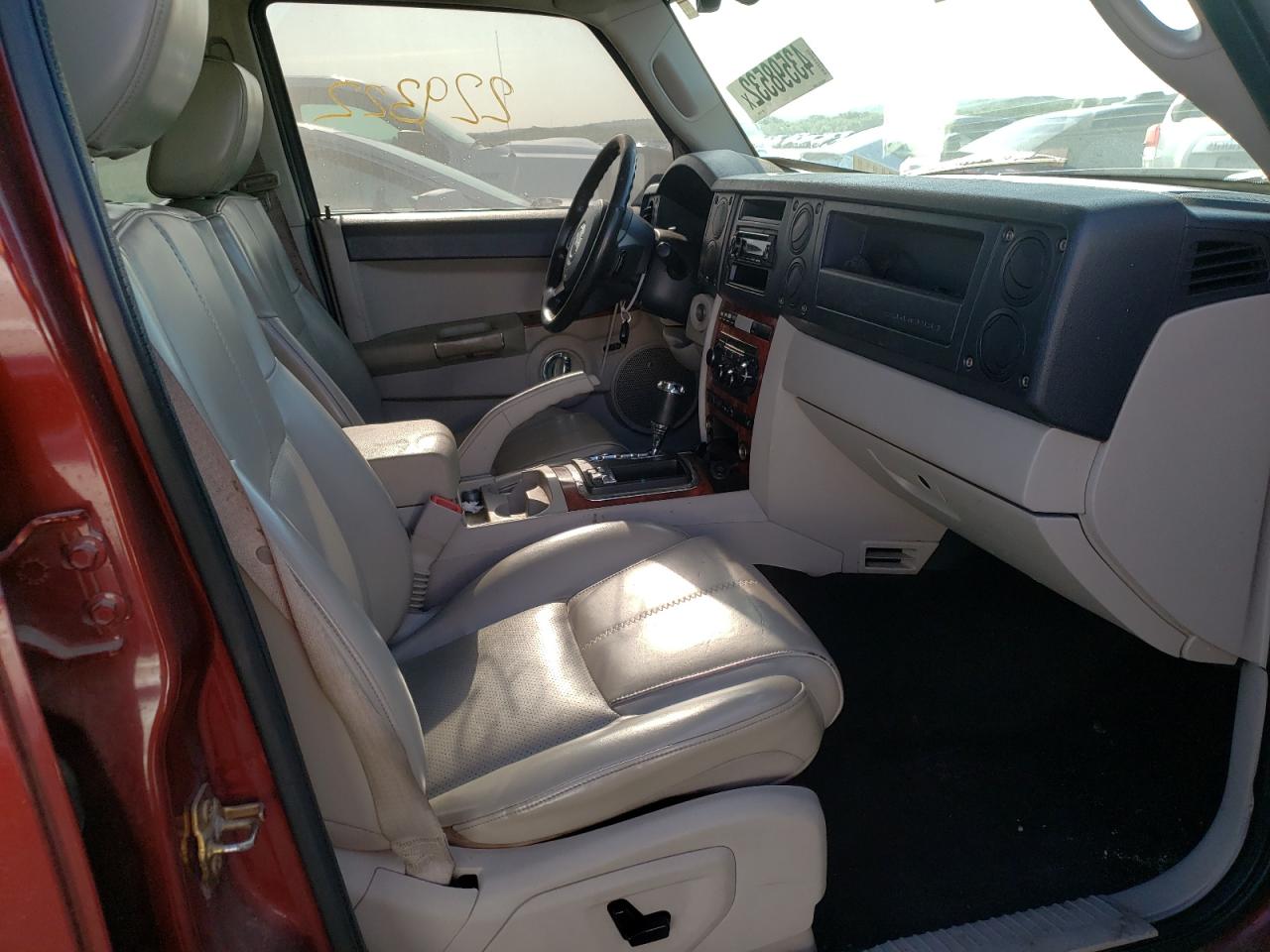 Photo 5 from auction – 2007 JEEP COMMANDER with VIN 1J8HG58PX7C671643