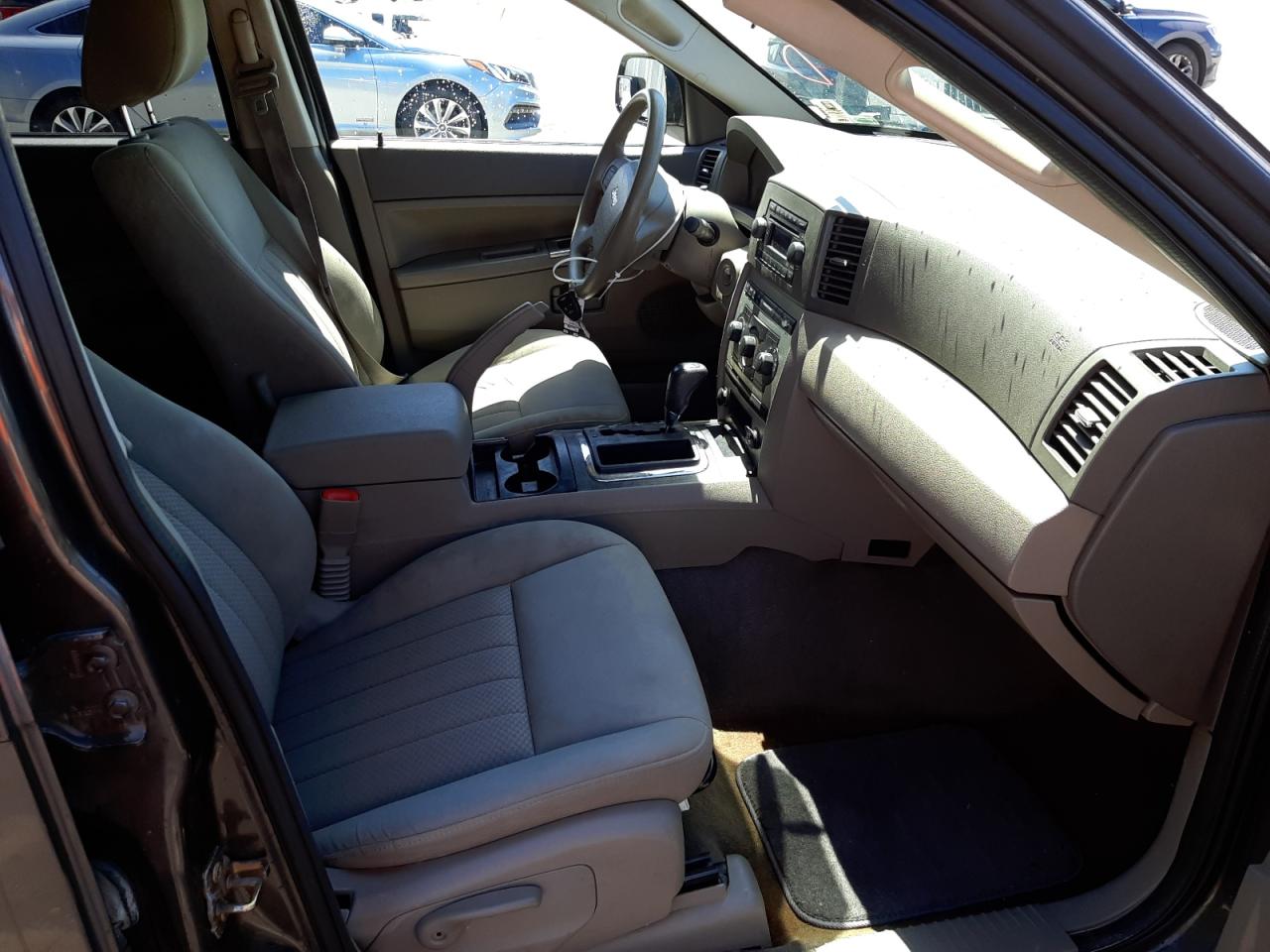 Photo 5 from auction – 2005 JEEP GRAND CHER with VIN 1J4GS48K05C720825
