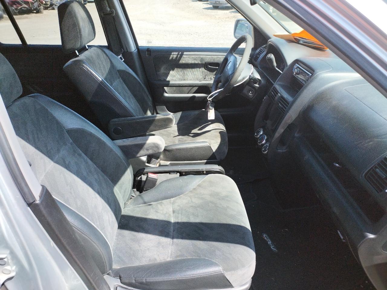 Photo 5 from auction – 2002 HONDA CR-V EX with VIN JHLRD78812C092206