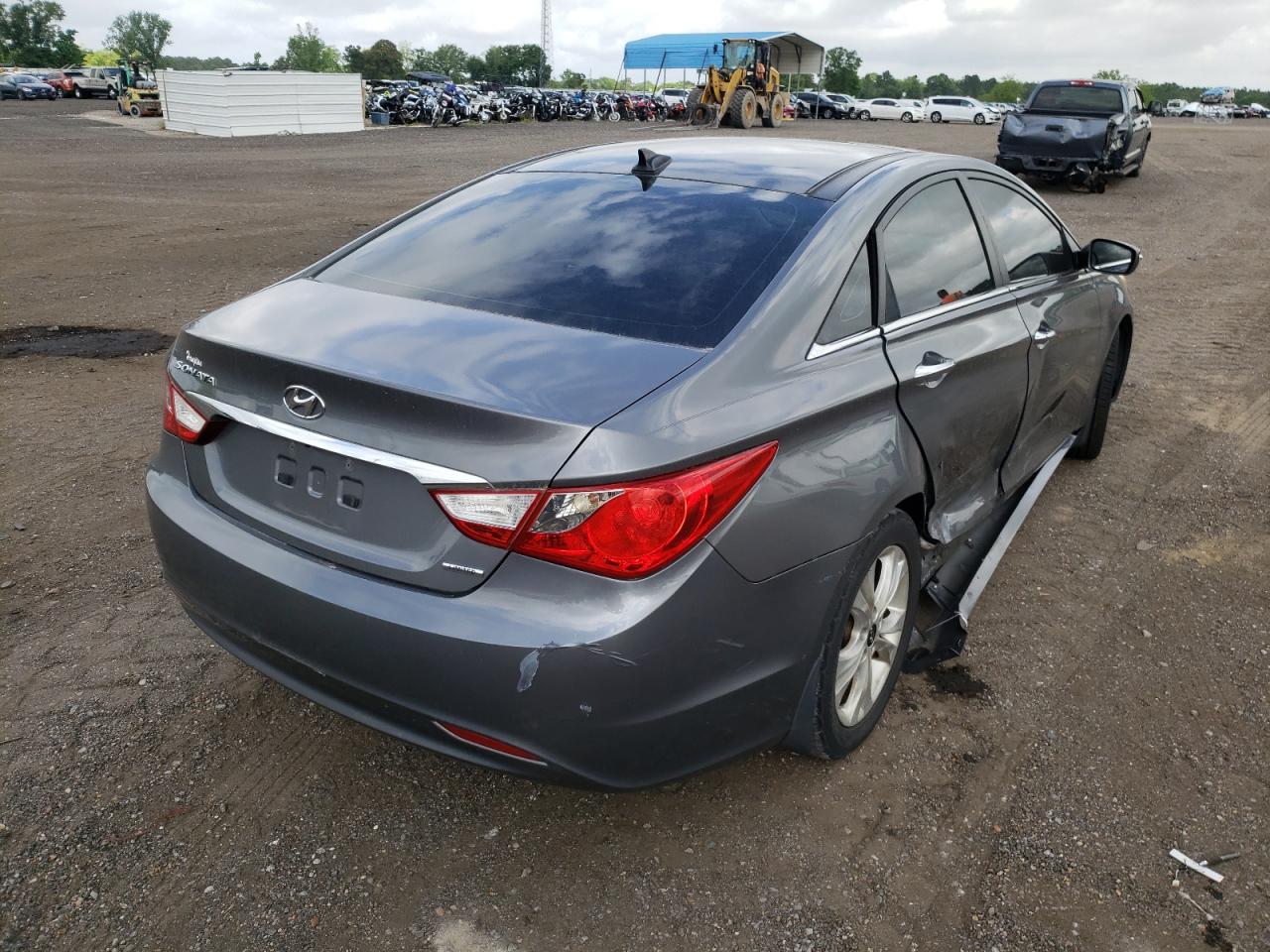 Photo 4 from auction – 2013 HYUNDAI SONATA SE with VIN 5NPEC4ACXDH659595