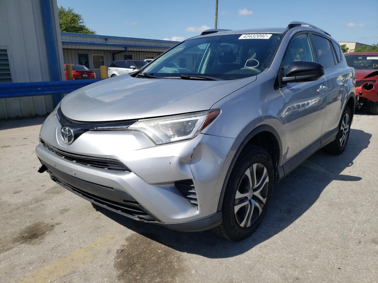Photo 2 from auction – 2016 TOYOTA RAV4 LE with VIN 2T3BFREV8GW422104