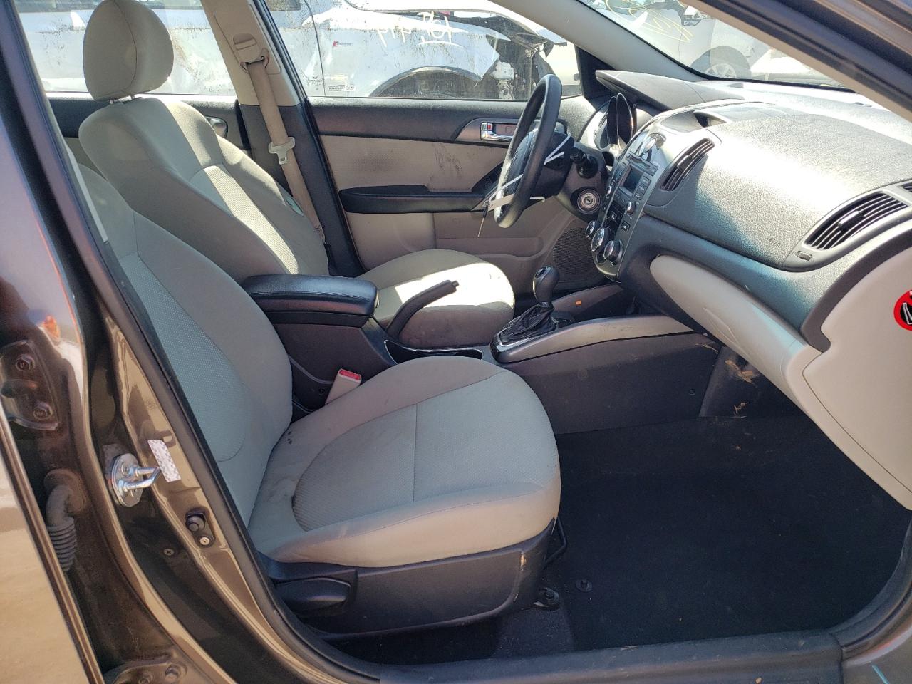Photo 5 from auction – 2013 KIA FORTE EX with VIN KNAFU4A24D5695210