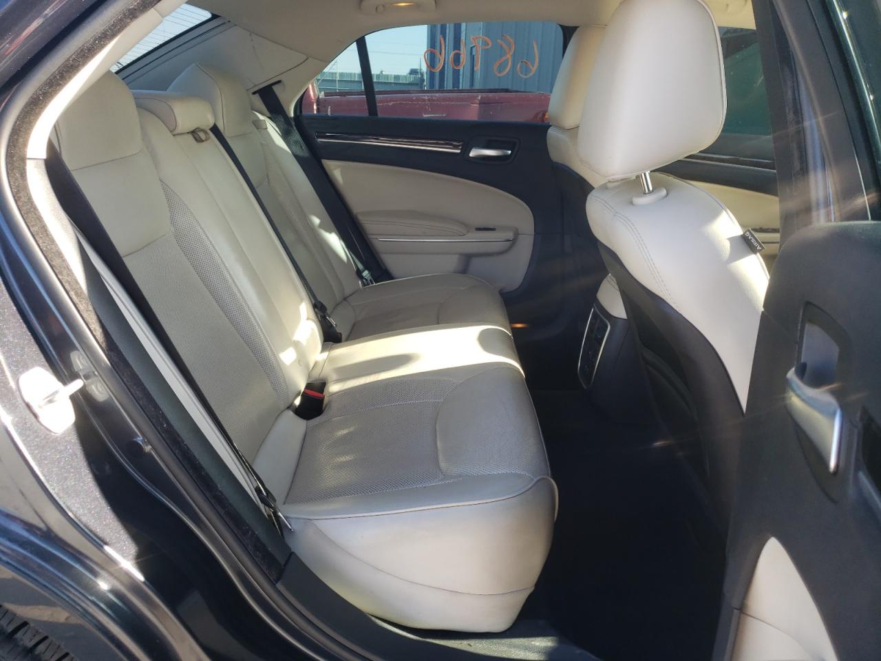Photo 6 from auction – 2016 CHRYSLER 300C with VIN 2C3CCAEG3GH127996
