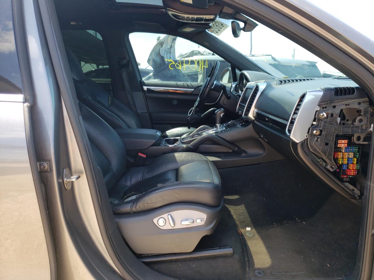 Photo 5 from auction – 2011 PORSCHE CAYENNE S with VIN WP1AB2A23BLA44746