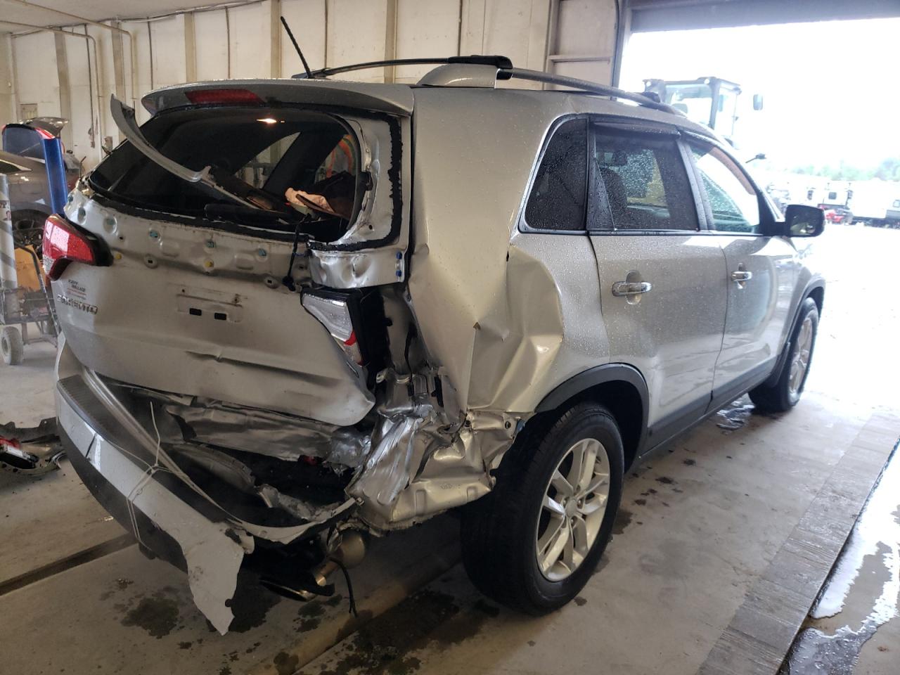 Photo 4 from auction – 2014 KIA SORENTO LX with VIN 5XYKT4A61EG438005