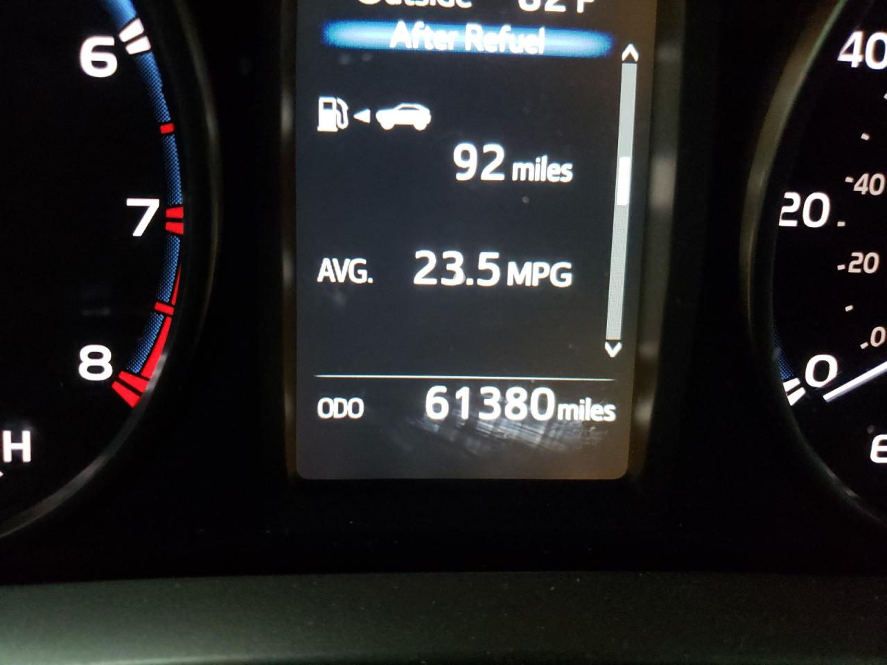Photo 8 from auction – 2017 TOYOTA RAV4 XLE with VIN JTMWFREV1HJ703422