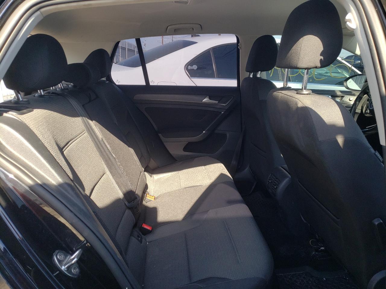 Photo 6 from auction – 2019 VOLKSWAGEN E-GOLF SE with VIN WVWKR7AU5KW915564