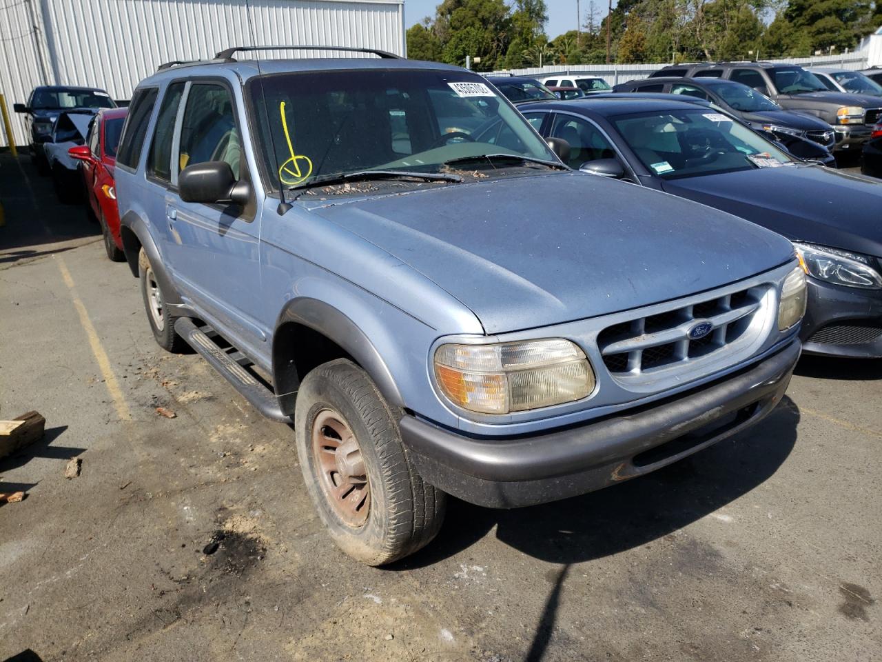 FORD EXPLORER 1998 with VIN 1FMYU22X6WUA92564 - Photo from auction