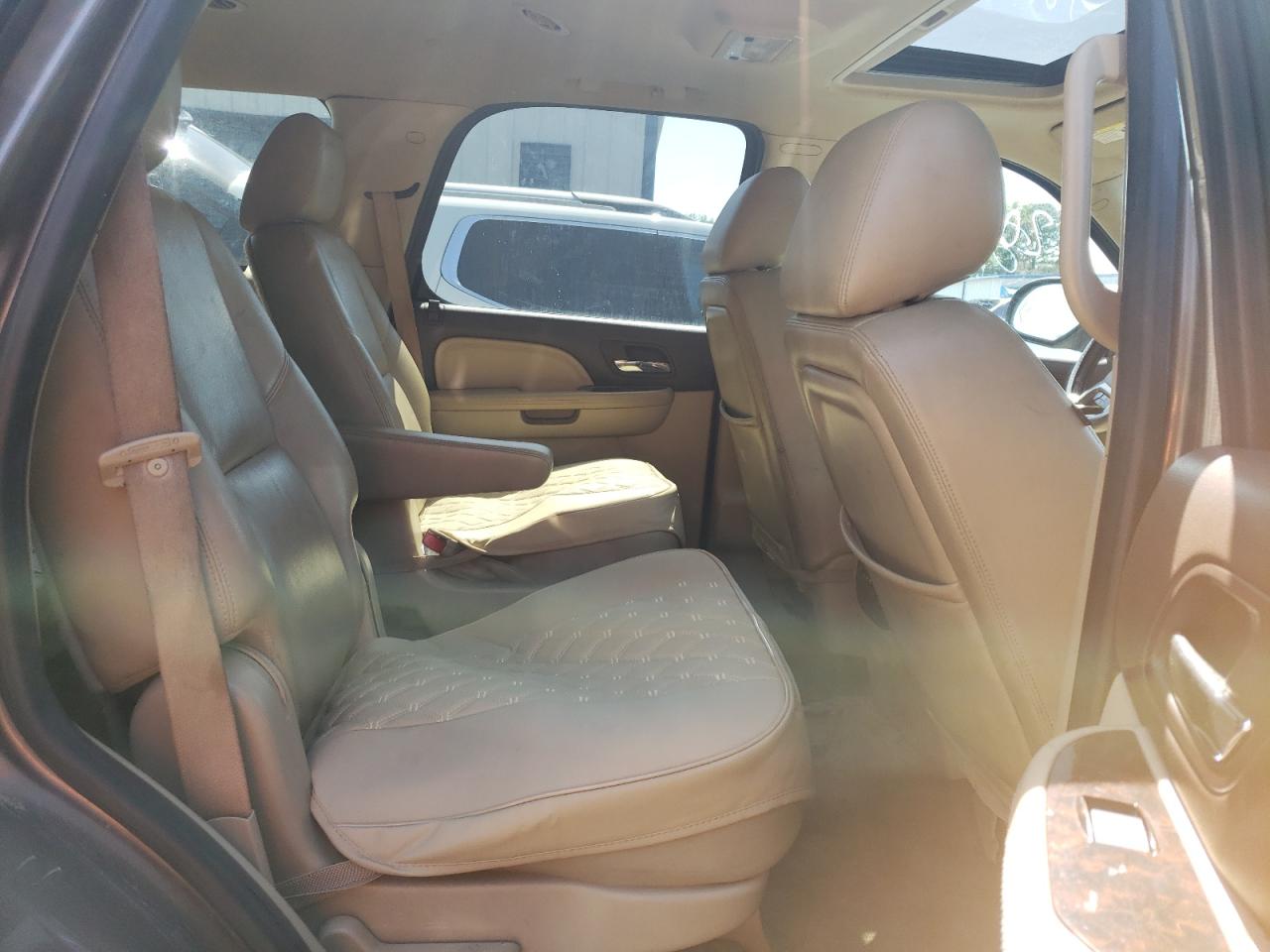 Photo 6 from auction – 2011 GMC YUKON DENA with VIN 1GKS1EEF7BR327059