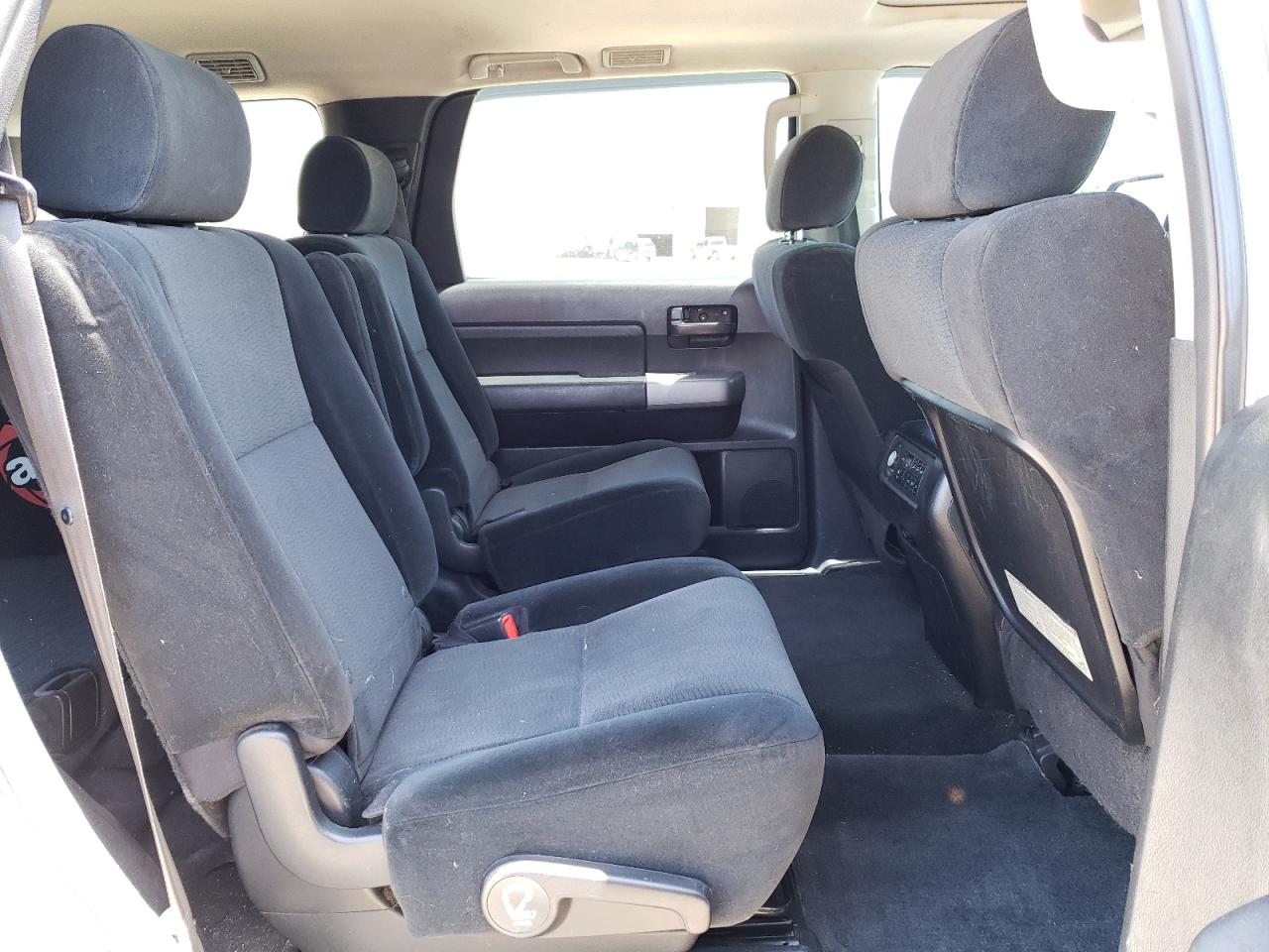Photo 6 from auction – 2011 TOYOTA SEQUOIA with VIN 5TDBY5G1XBS046237
