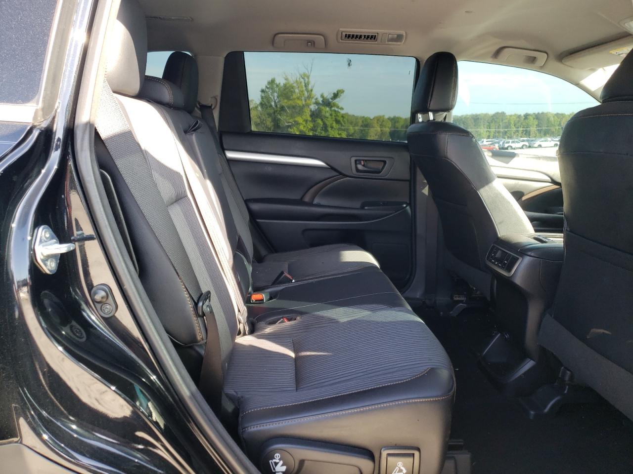 Photo 6 from auction – 2016 TOYOTA HIGHLANDER with VIN 5TDZKRFH7GS160743
