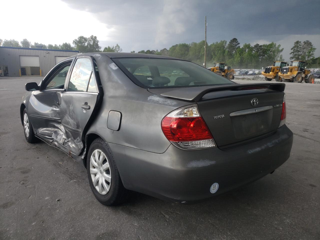 Photo 3 from auction – 2005 TOYOTA CAMRY LE with VIN 4T1BE32K85U585531