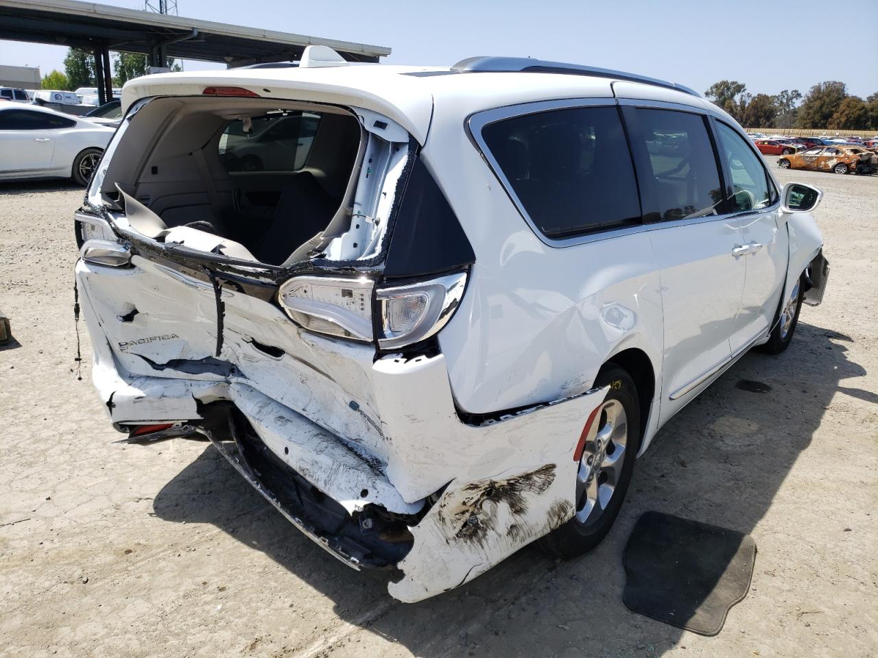 Photo 4 from auction – 2018 CHRYSLER PACIFICA H with VIN 2C4RC1N71JR358712