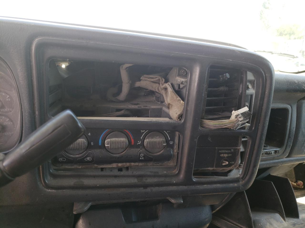 Photo 9 from auction – 1999 GMC NEW SIERRA with VIN 1GTEC14V9XE540730