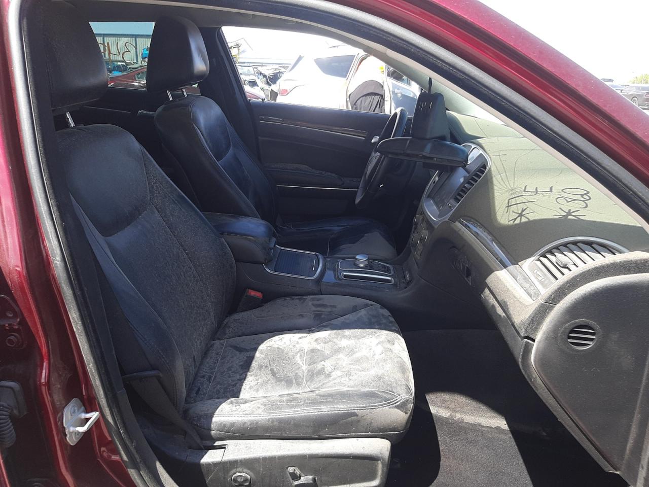 Photo 5 from auction – 2015 CHRYSLER 300 LIMITE with VIN 2C3CCAAG7FH921856