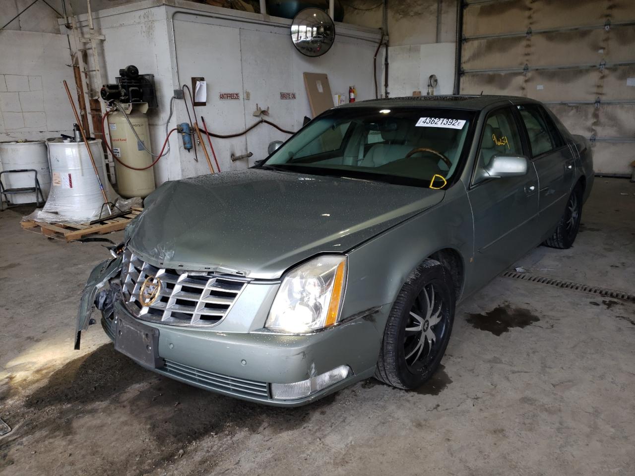 Photo 2 from auction – 2006 CADILLAC DTS with VIN 1G6KD57Y96U122480