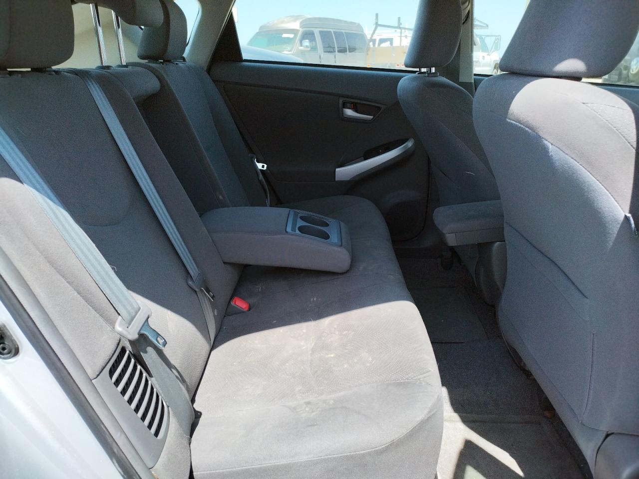 Photo 6 from auction – 2011 TOYOTA PRIUS with VIN JTDKN3DU6B5302990