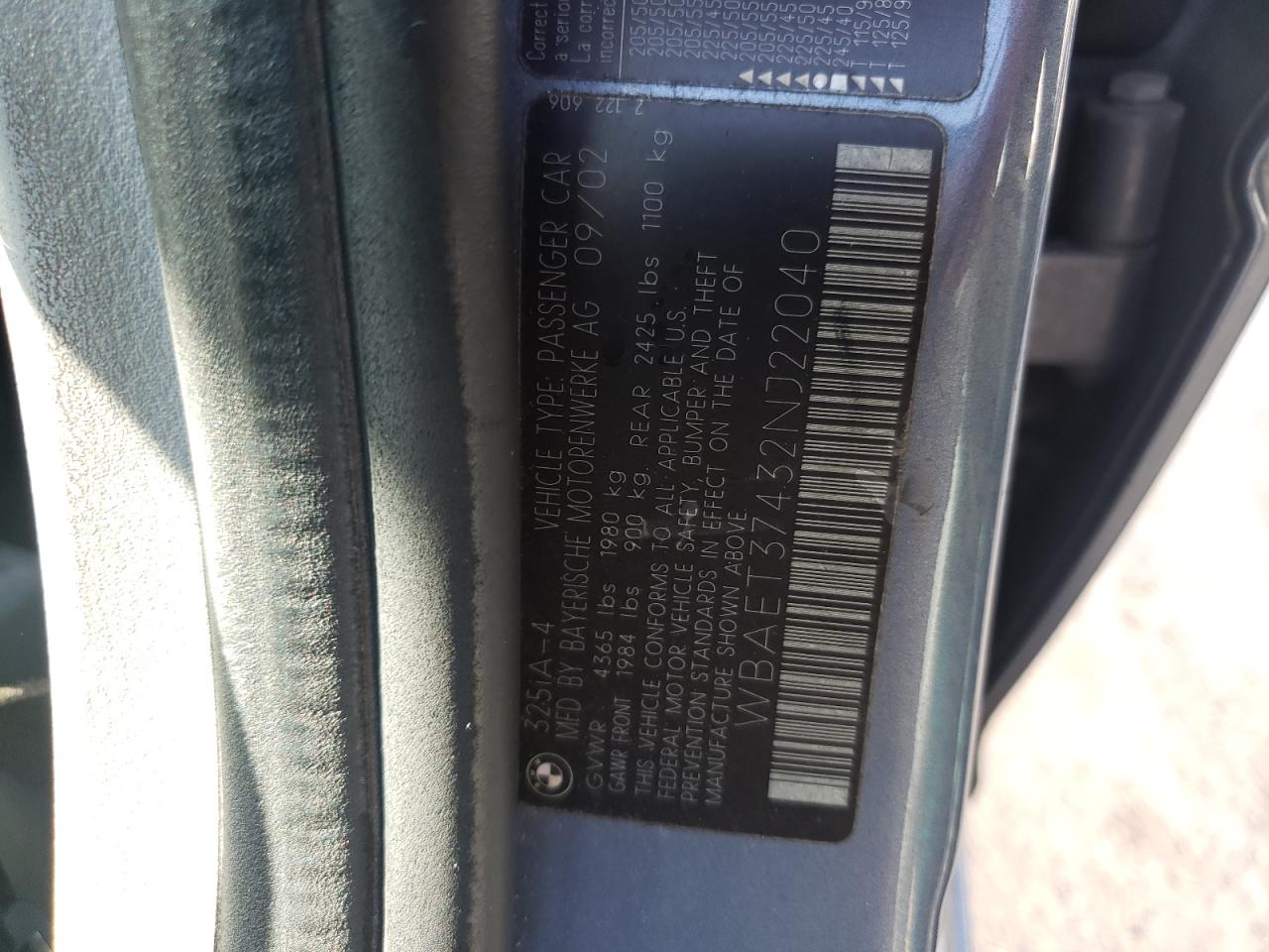 Photo 10 from auction – 2002 BMW 325 I with VIN WBAET37432NJ22040
